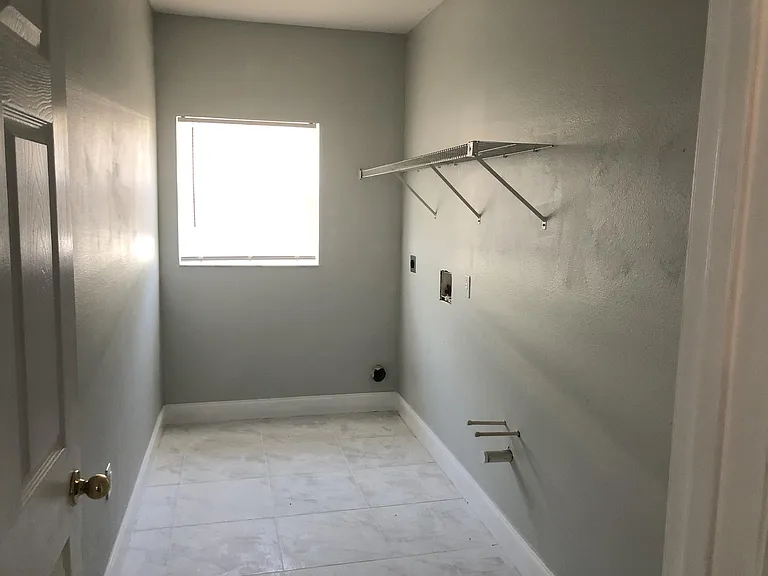 566 Eagle Ct — Photo 12
