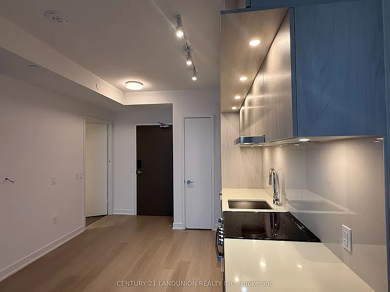 448 Burnhamthorpe Rd W #4710 — Photo 4