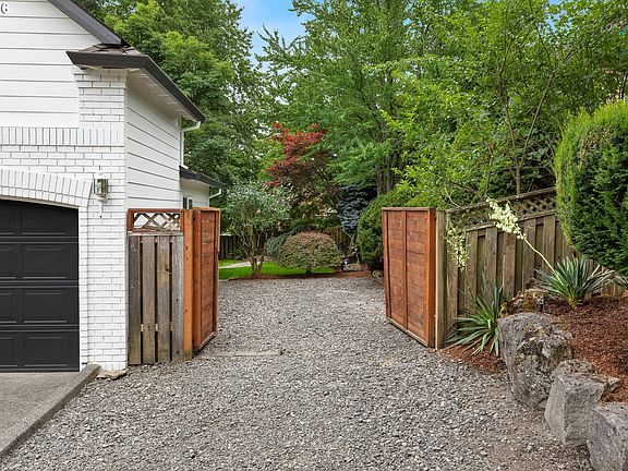 3rd image of 12084 SE Sovereign Dr