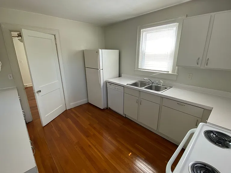 907 Lancaster St #1 — Photo 8