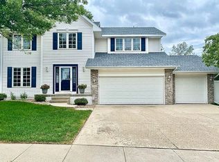 7118 Walden Rd NE, Cedar Rapids, IA 52402