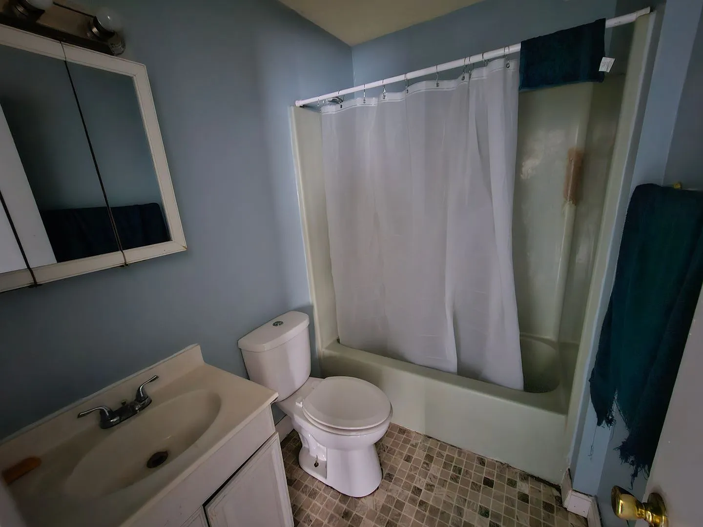 Charming, spacious 4 BR/2 BA home move-in ready! — Photo 3