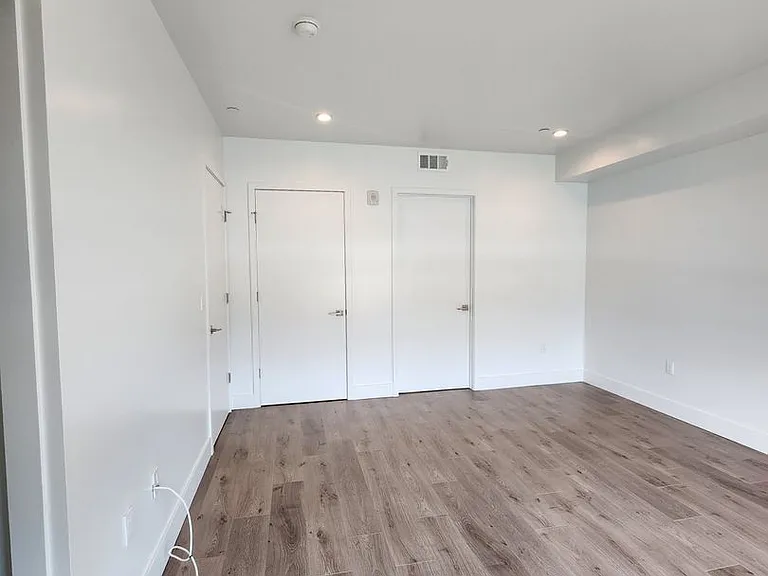 4227 McLaughlin Ave #303 — Photo 20