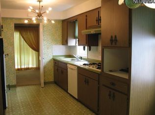 4940 Emmet Rd, Lyndhurst, OH 44124