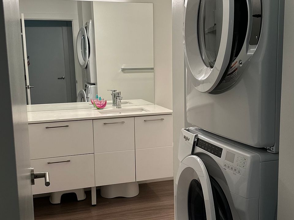 2nd image of 118 SE I St APT 310