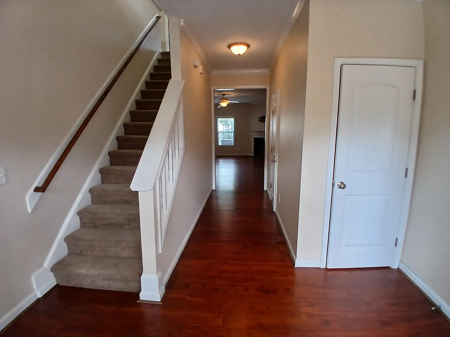 Showing now for late July move in. — Photo 3
