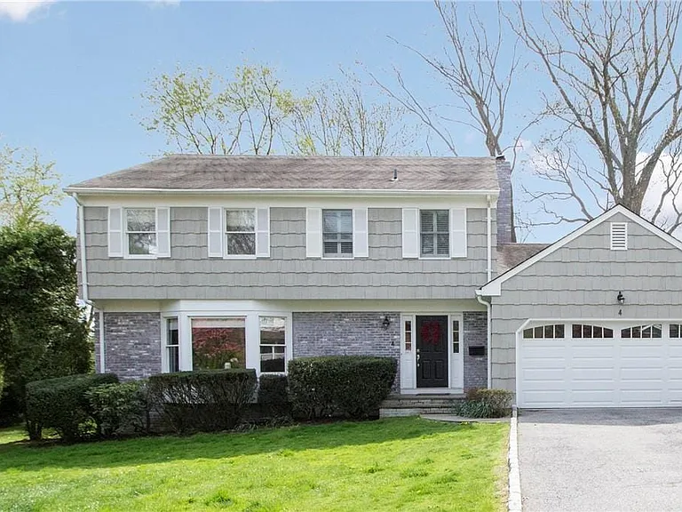 4 Dalphin Dr — Photo 1