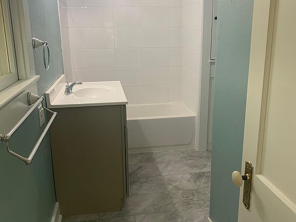 5th image of 405 E Goodwin Ave #1/2