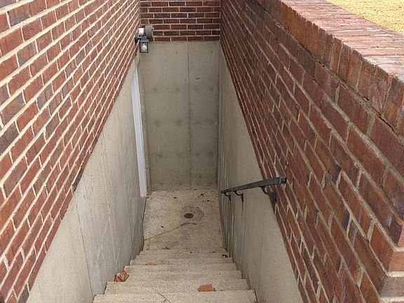 3rd image of 1332 Ashford Pl