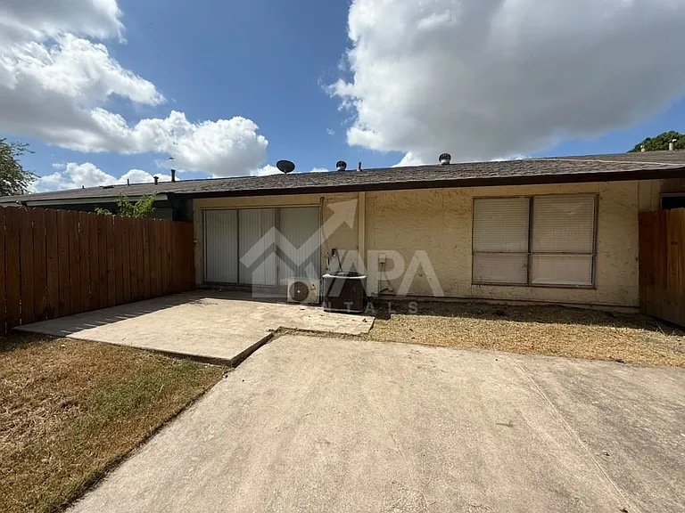 7239 Glen Hl — Photo 16