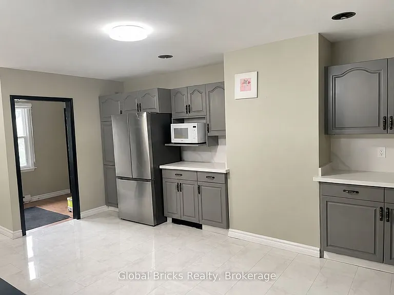 1295 Dundas St #1 — Photo 3