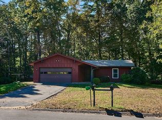 6 Kingsberry Ln, Southampton, MA 01073
