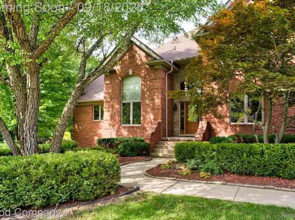 68367 Copperwood Dr, Washington, MI 48095