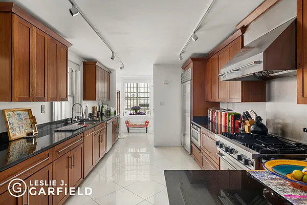 Rented by Leslie J. Garfield | media 7