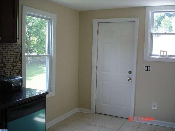 5th image of 1587 Washington Ave