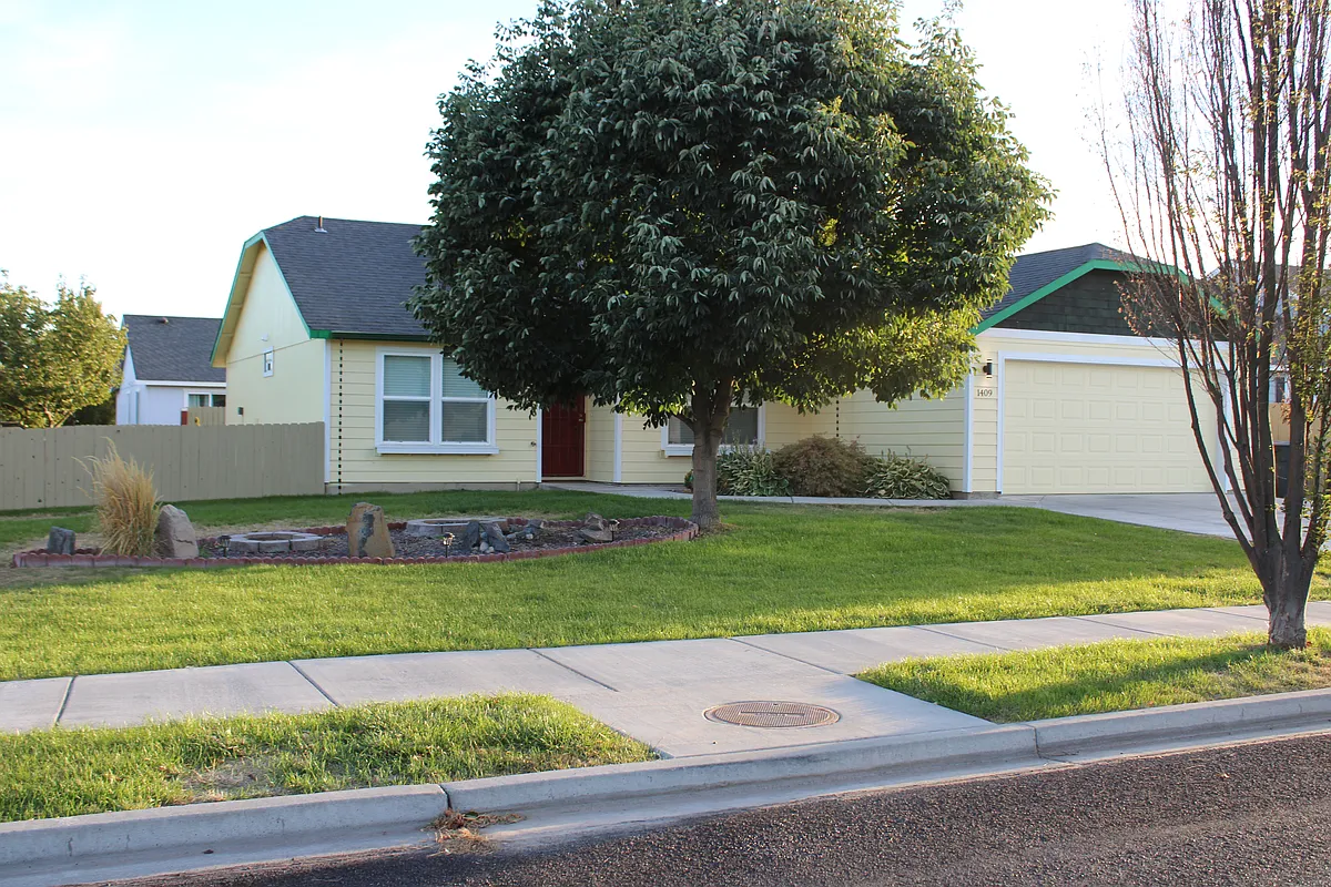 Building Photo - 1409 E Raymond Dr