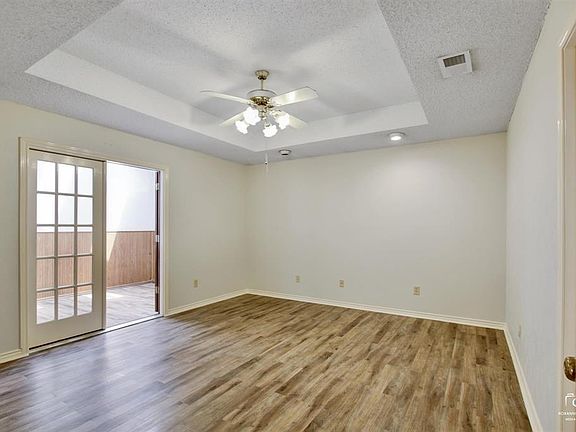 5th image of 2208 Greenpark Dr