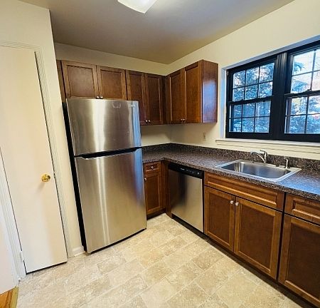 5th image of 181 Long Hill Rd APT I2