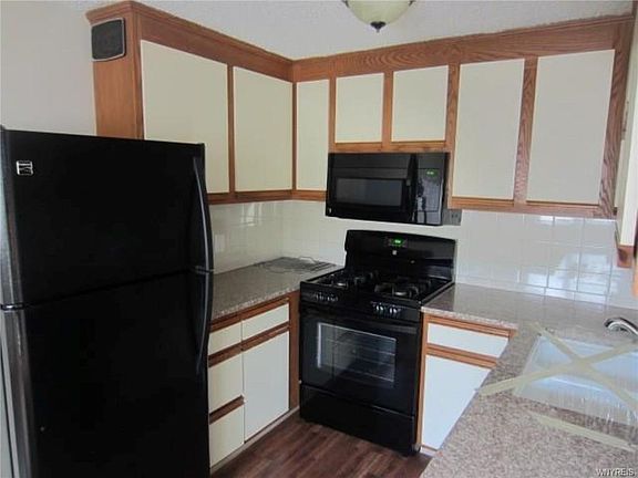 4th image of 1217 Peppertree Dr