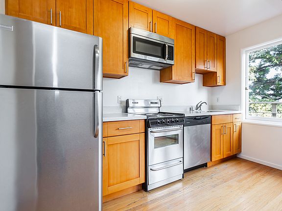 4th image of 242 Cumberland St #306