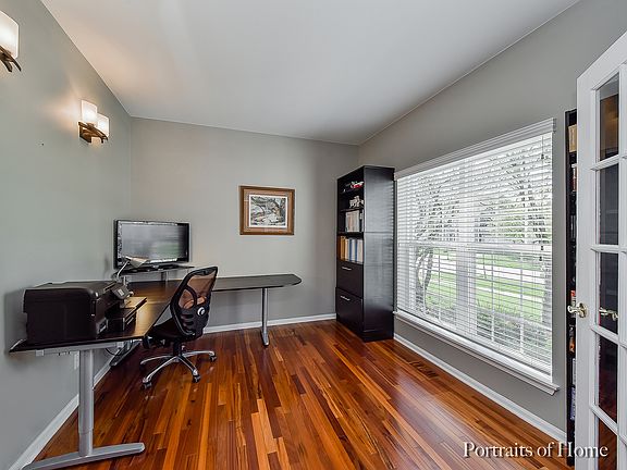 4th image of 39W122 Shannon Sq