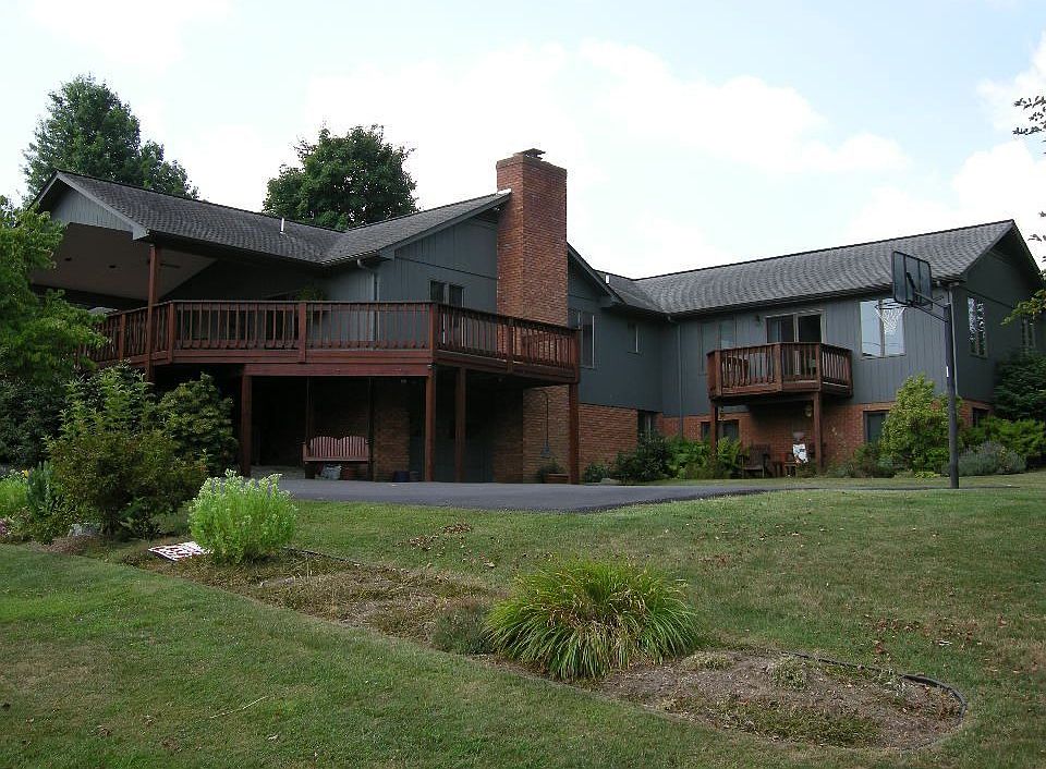 1st image of 470 Lakeview Dr