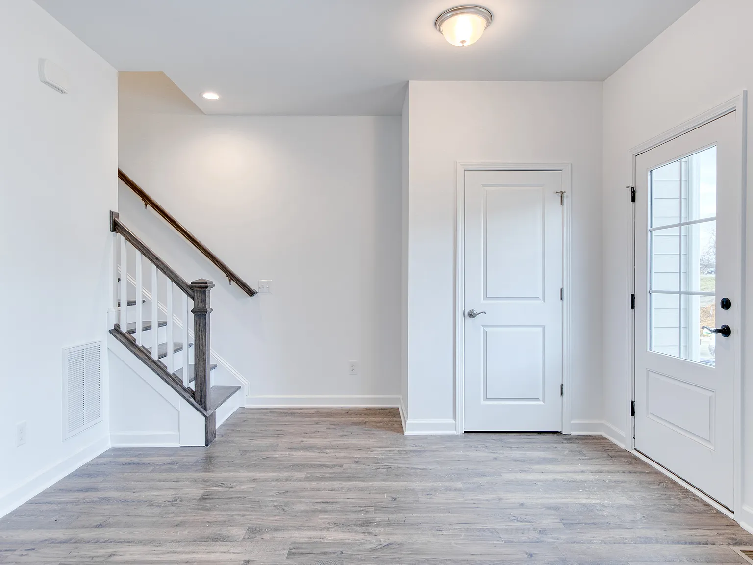 2 bed, 2.5 bath, 1980 sqft, $2,300 — Photo 4