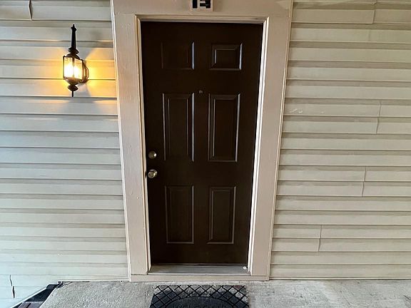 2nd image of 6939 Mary Caroline Cir #E