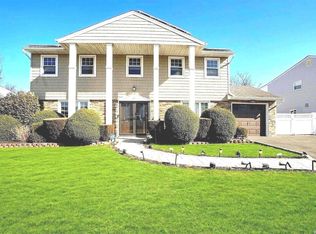 5 Whitney Rd, Bayville, NY 11709