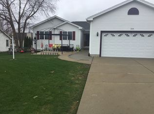 326 W Dekalb Dr, Maple Park, IL 60151