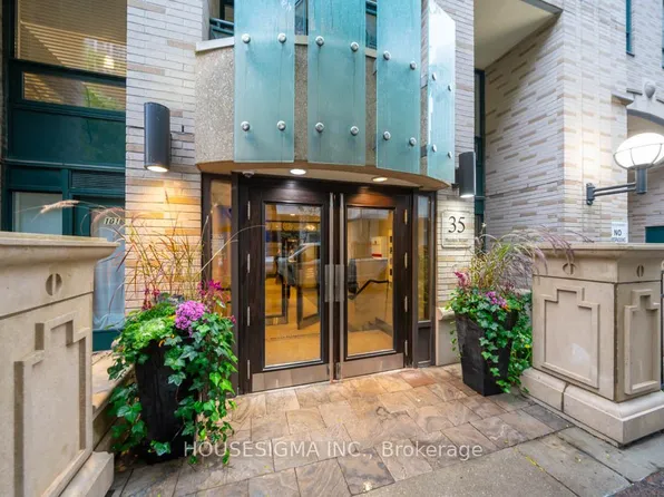35 Hayden St, Toronto, ON