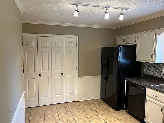 5th image of 960 Clarington Dr