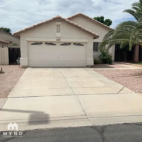 629 E Cantebria Dr Photo 1