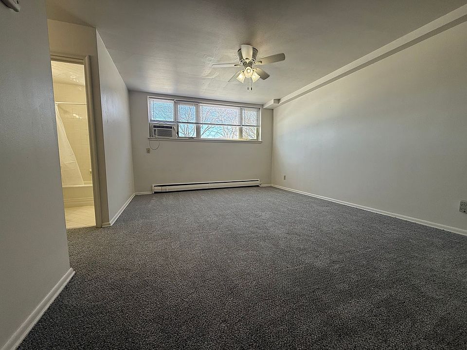 1st image of 1936 Ford Pkwy APT 6