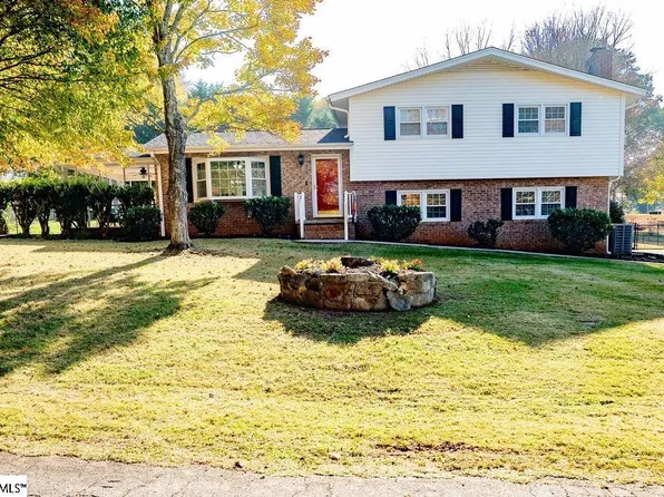 108 Meadow Ln, Liberty, SC 29657