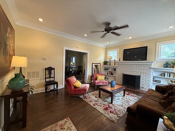 3rd image of 402 W Elsmere Pl