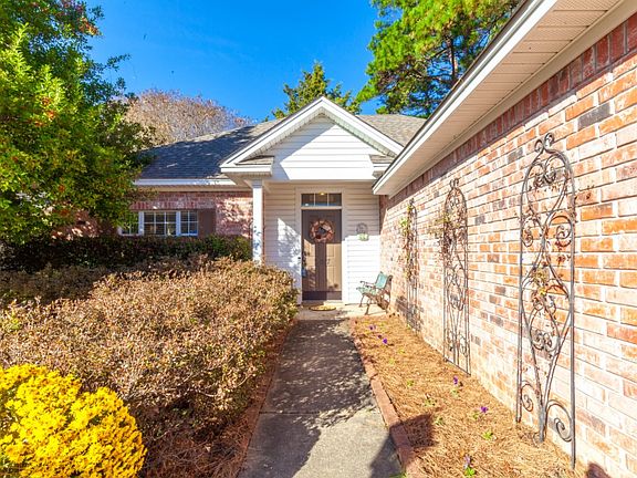 3rd image of 207 Knoll Creek Cir