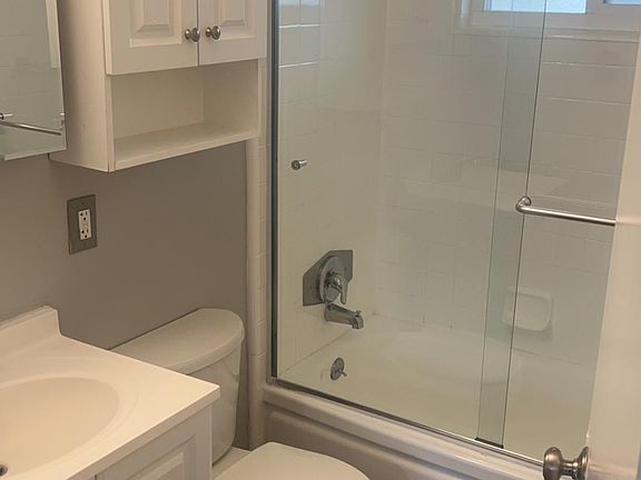 5th image of 2065 Latham St #34