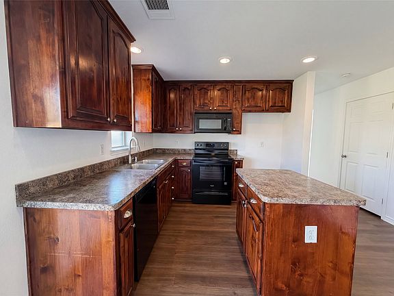 2nd image of 1200 Boxwood Dr