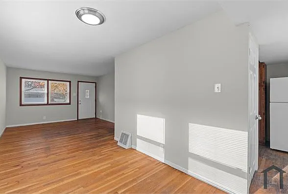 205 Perthshire Rd — Photo 8