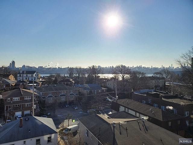 2nd image of 364 Palisade Ave APT 4A