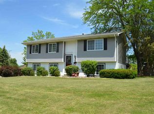 2726 Gilbert Rd, Lansing, MI 48911