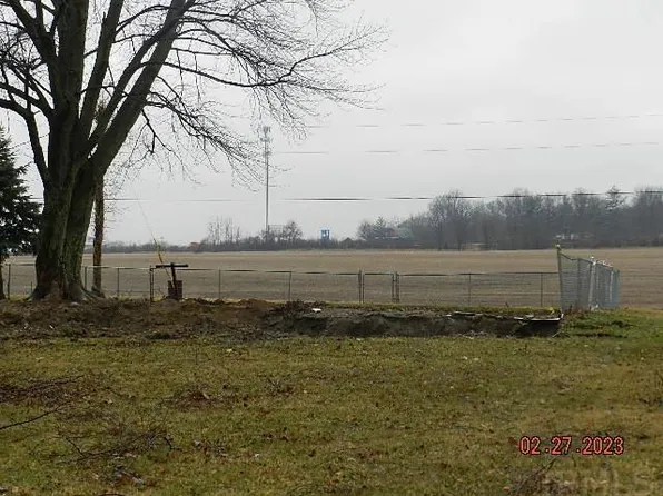 2244 E Sycamore Dr, Rochester, IN 46975