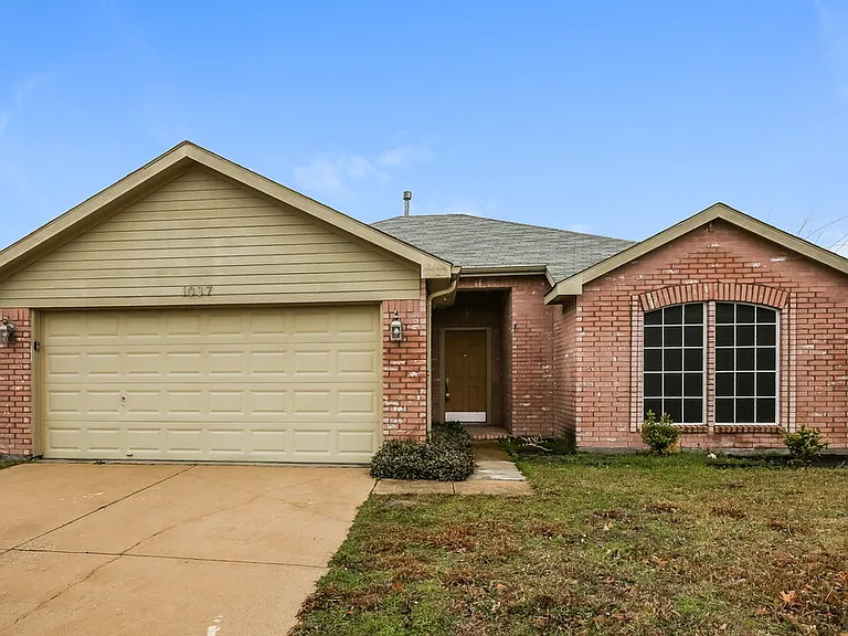 1037 Harriman Dr — Photo 1