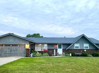 301 Westfield Rd, Winnebago, IL 61088