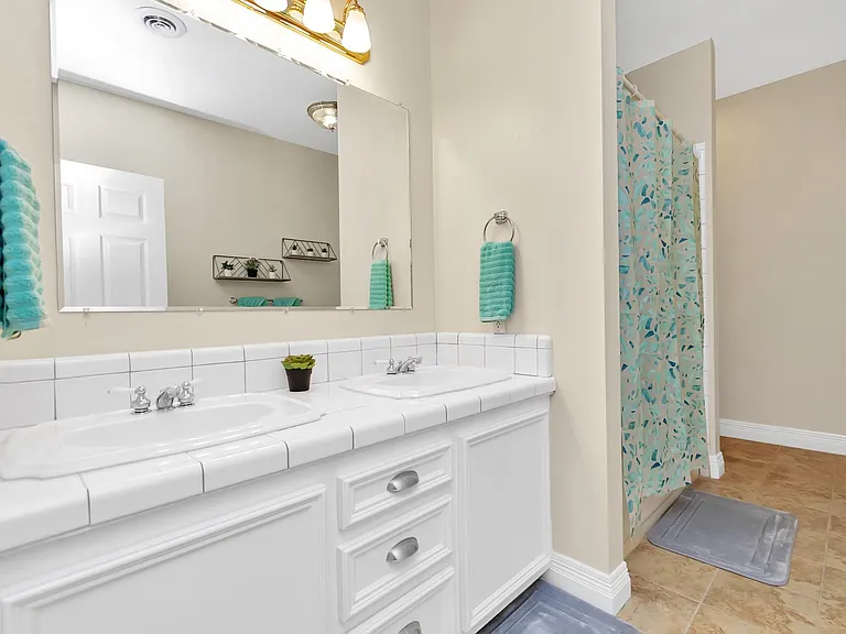 1730 Lakeshore Dr — Photo 29