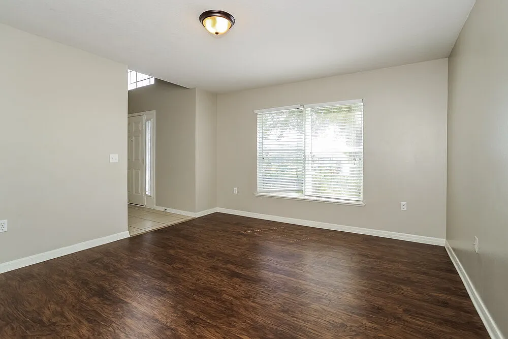 4 bed, 3.5 bath, 2368 sqft, $2,785 — Photo 4