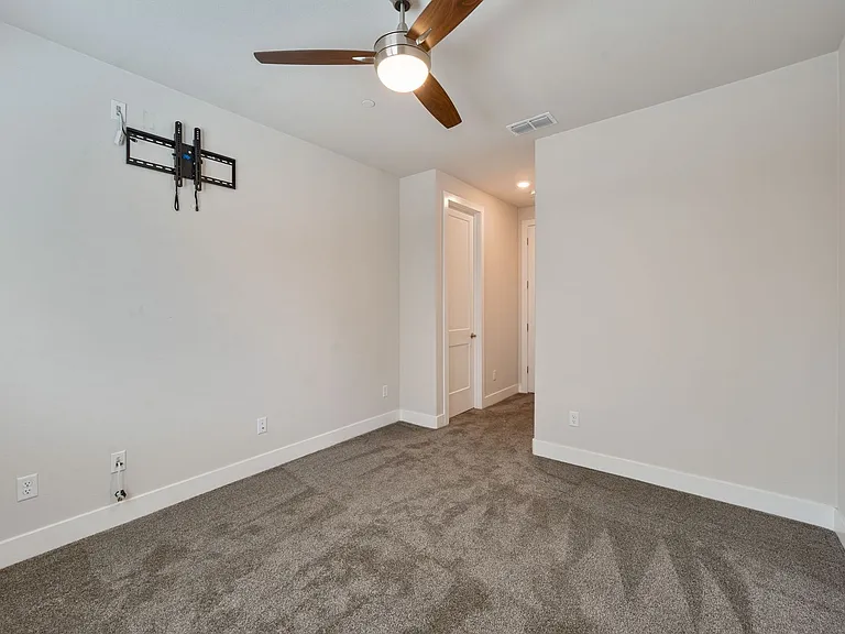 200 Moisant Ct — Photo 26