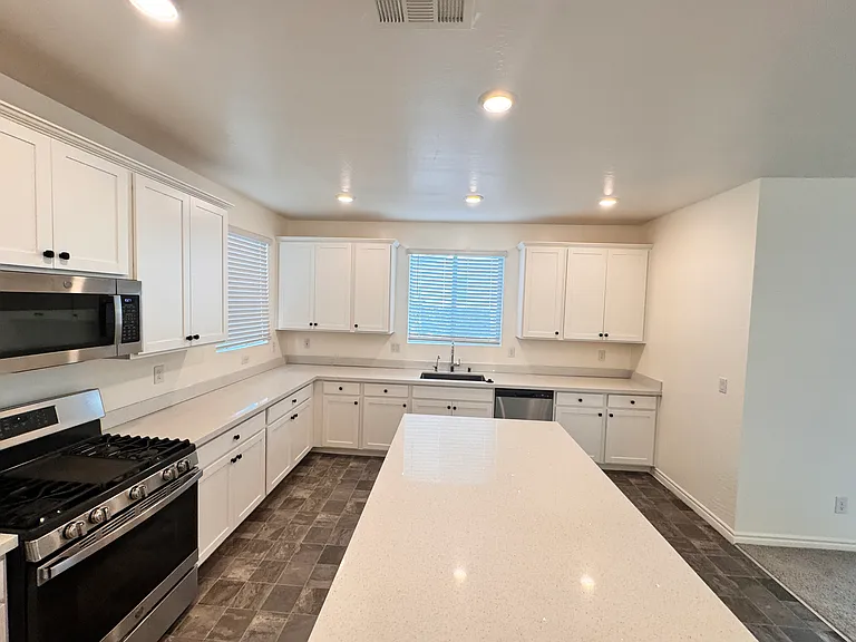 2711 Lindsey Springs St — Photo 12