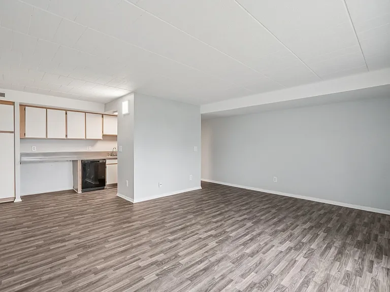 Palms East Apartments — Photo 29